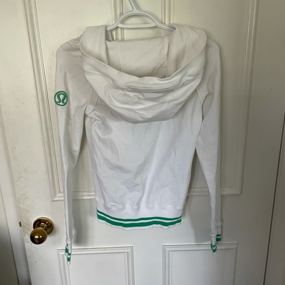 Stretchy Terry Lululemon zip up hoodie - Picture 4 of 6